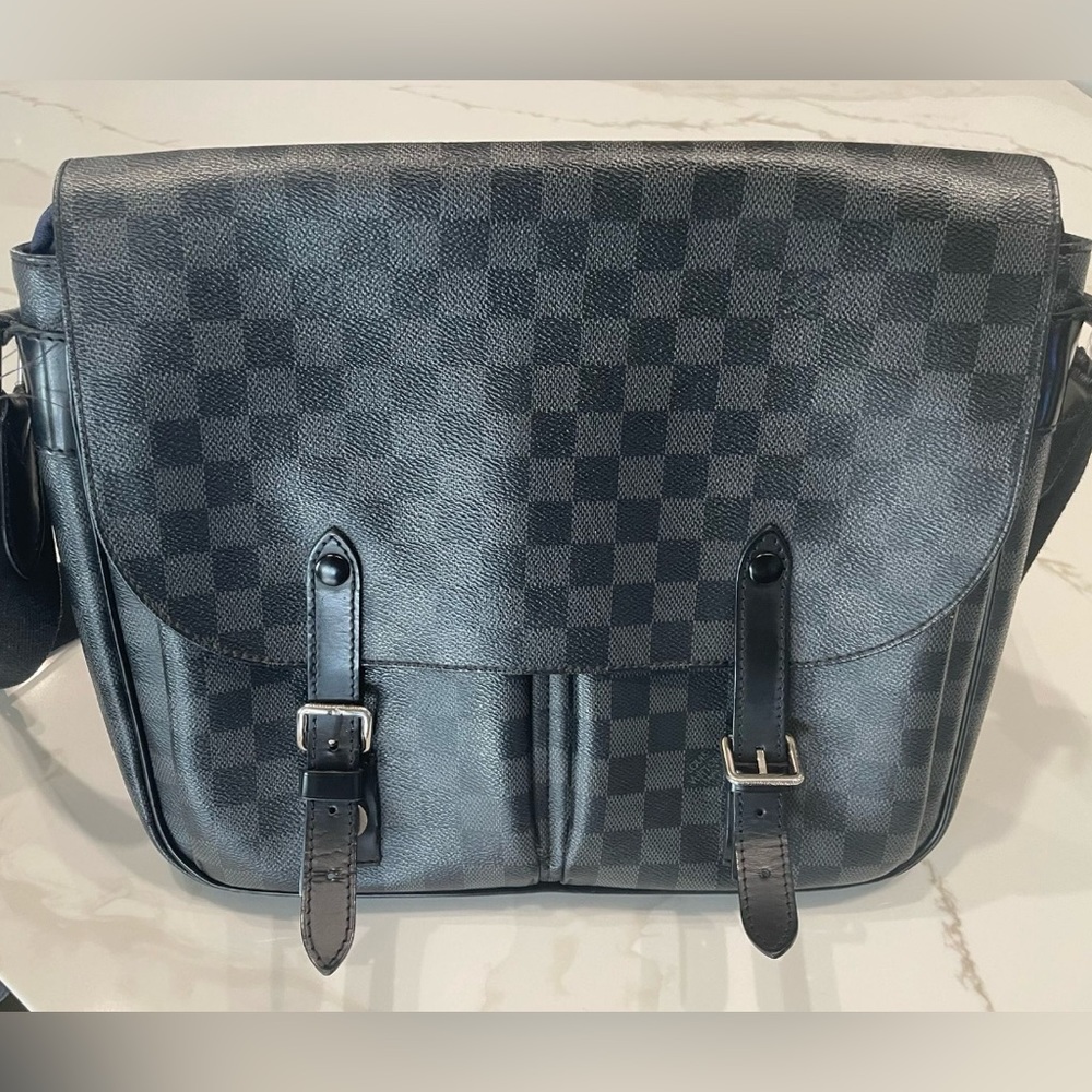 Louis Vuitton Messenger Bag